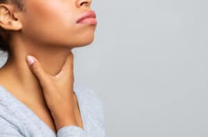 what does a thyroid goiter look like? 